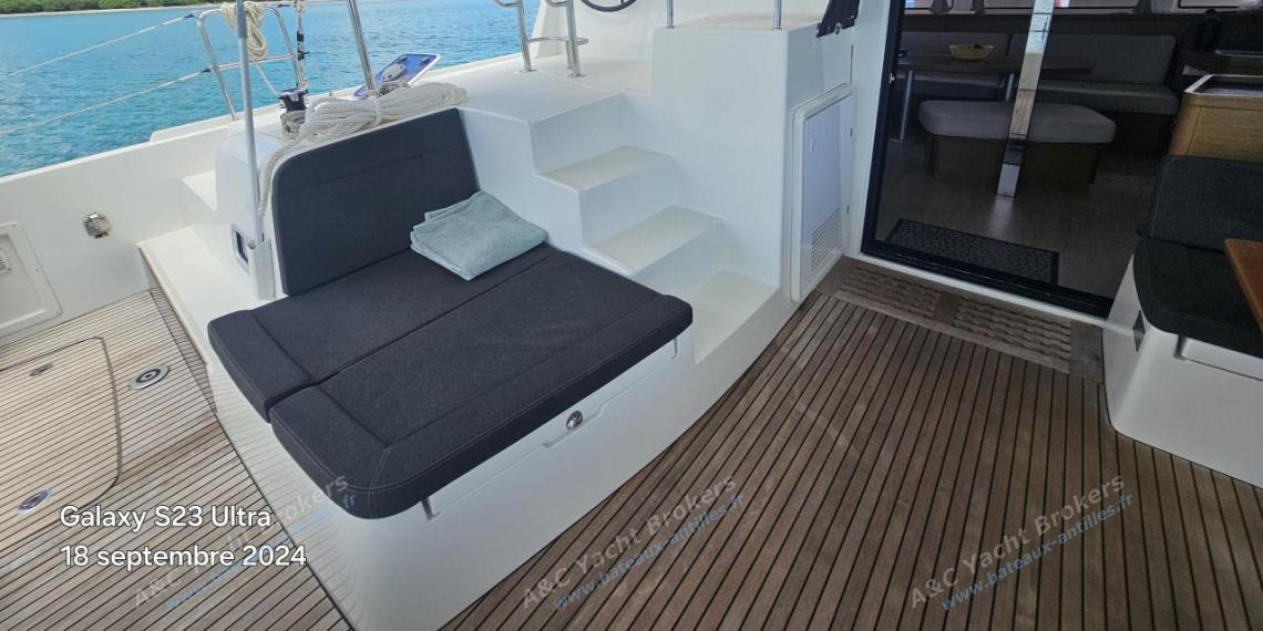 Lagoon 42 : Banquette dans cockpit Lagoon 42 : Banquette dans cockpit