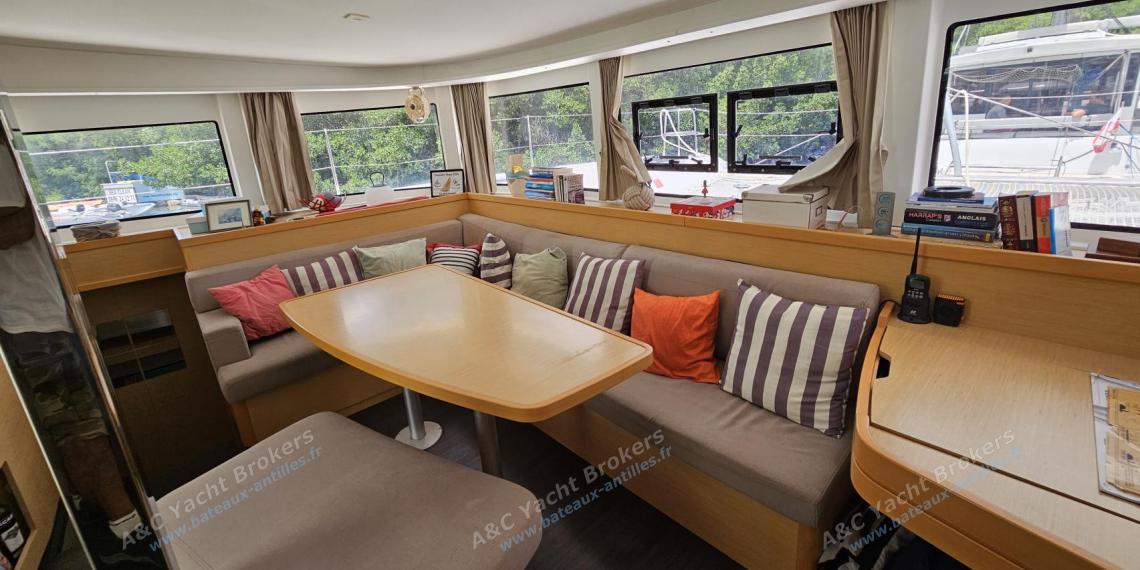 Lagoon 42 : Carré vu depuis la cuisine Lagoon 42 : Carré vu depuis la cuisine