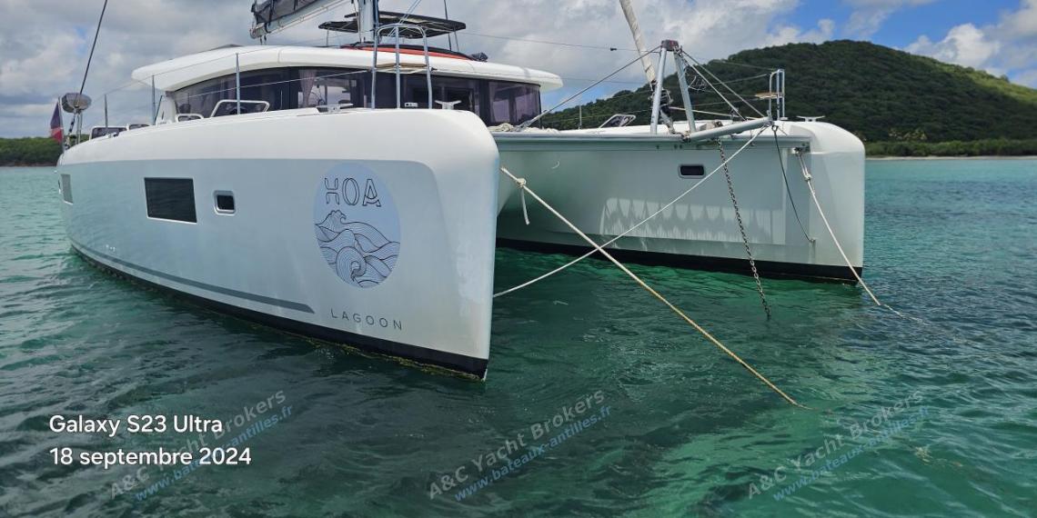 Lagoon 42 : Au mouillage du Marin Lagoon 42 : Au mouillage du Marin