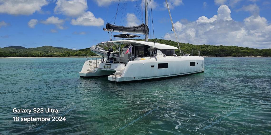 Lagoon 42 : Au mouillage du Marin autre vue Lagoon 42 : Au mouillage du Marin autre vue