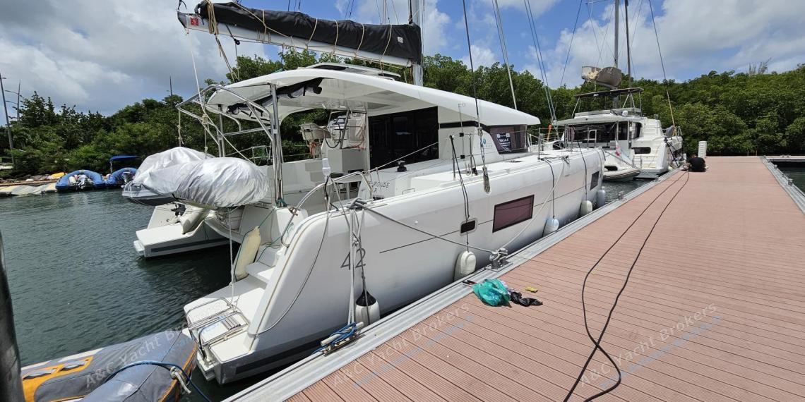 Lagoon 42 : Au ponton du Marin autre vue Lagoon 42 : Au ponton du Marin autre vue