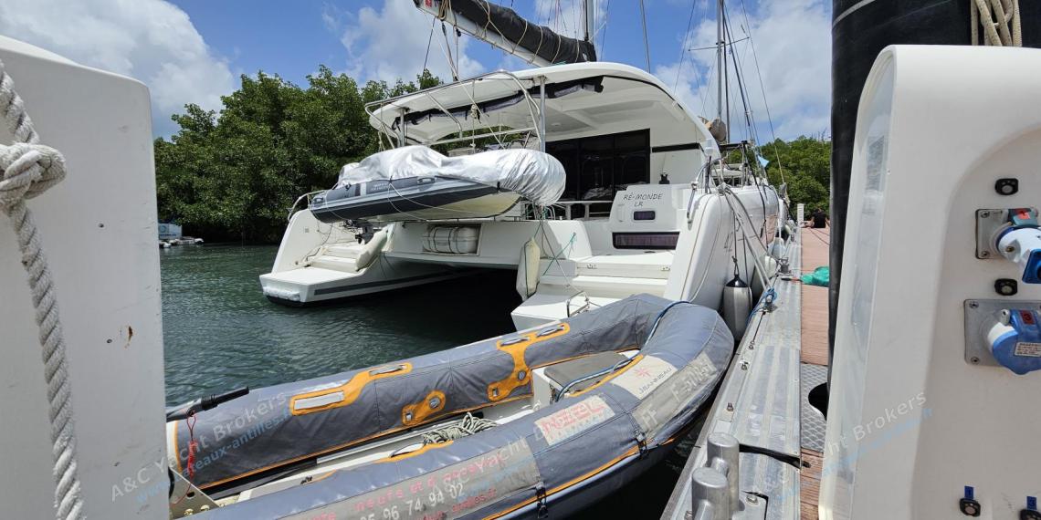 Lagoon 42 : En marina autre vue Lagoon 42 : En marina autre vue