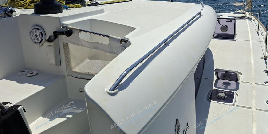 Lagoon 450 F : Passavant tribord Lagoon 450 F : Passavant tribord