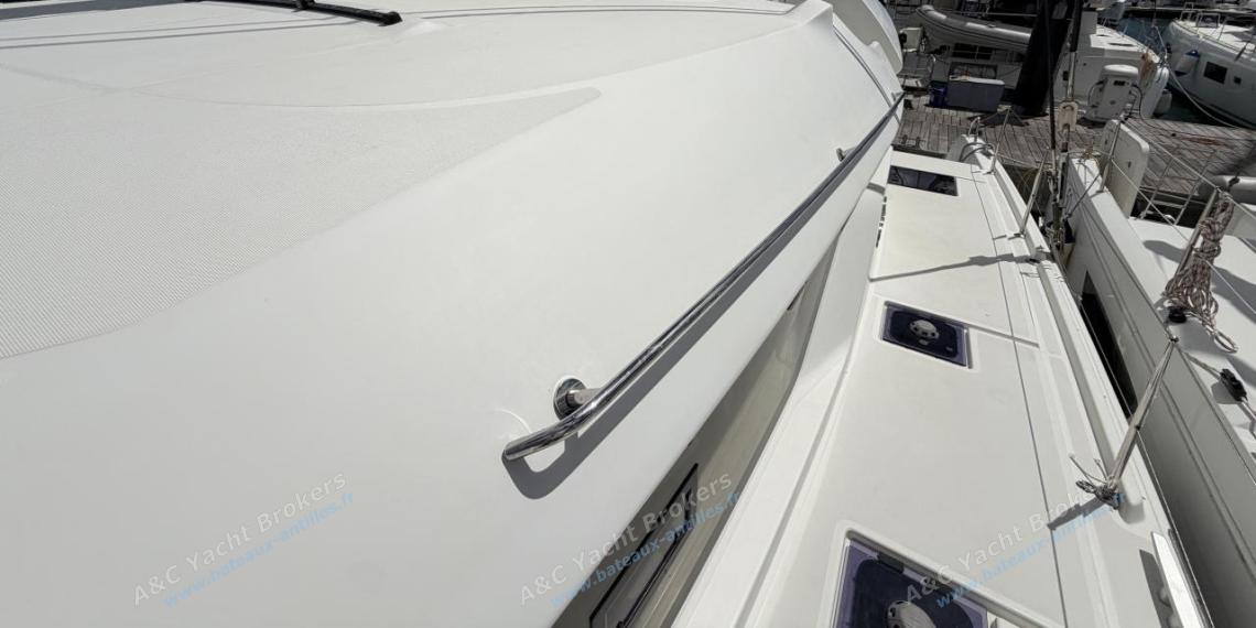 CNB Lagoon 50 : Passavant bâbord CNB Lagoon 50 : Passavant bâbord