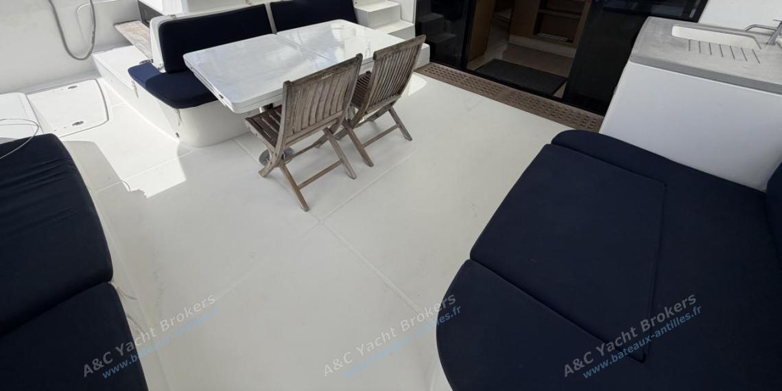 CNB Lagoon 50 : Cockpit autre vue CNB Lagoon 50 : Cockpit autre vue