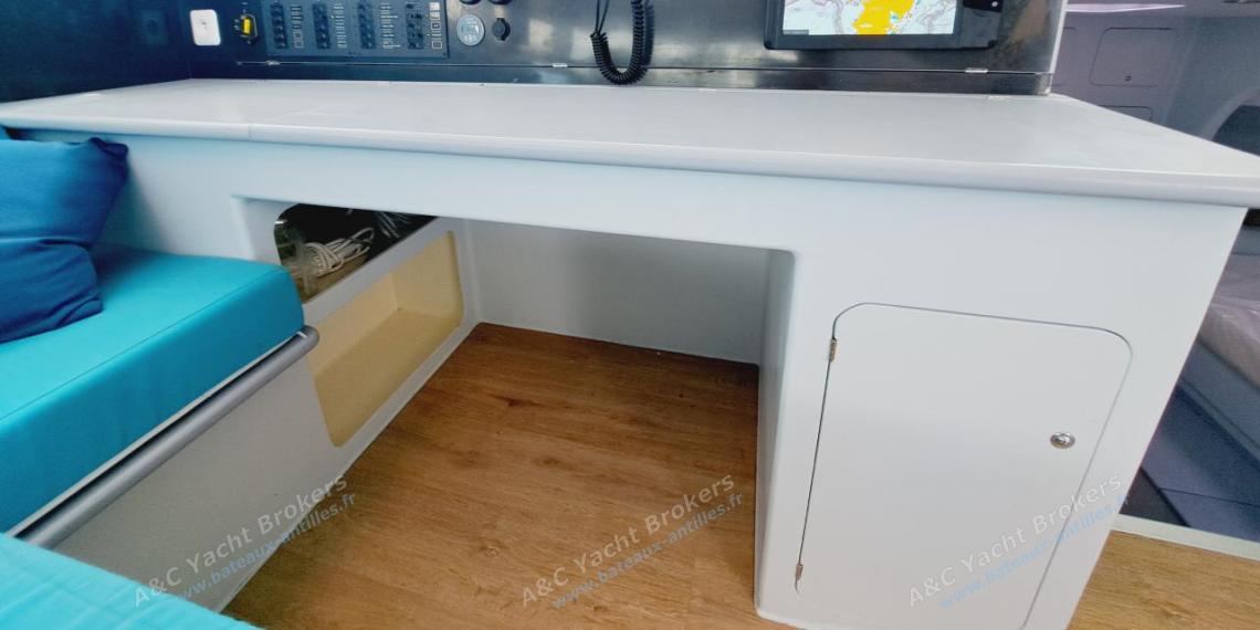 Lagoon Lagoon 570 : Table à cartes Lagoon Lagoon 570 : Table à cartes