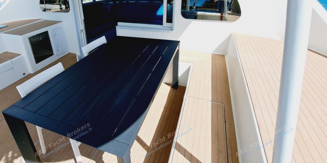 Lagoon Lagoon 570 : Table de cockpit Lagoon Lagoon 570 : Table de cockpit