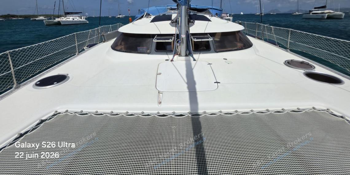 Fountaine Pajot Lavezzi 40 : Roof vu depuis le davier Fountaine Pajot Lavezzi 40 : Roof vu depuis le davier