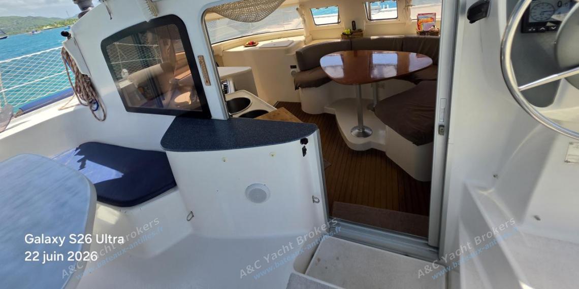 Fountaine Pajot Lavezzi 40 : Cockpit autre vue Fountaine Pajot Lavezzi 40 : Cockpit autre vue