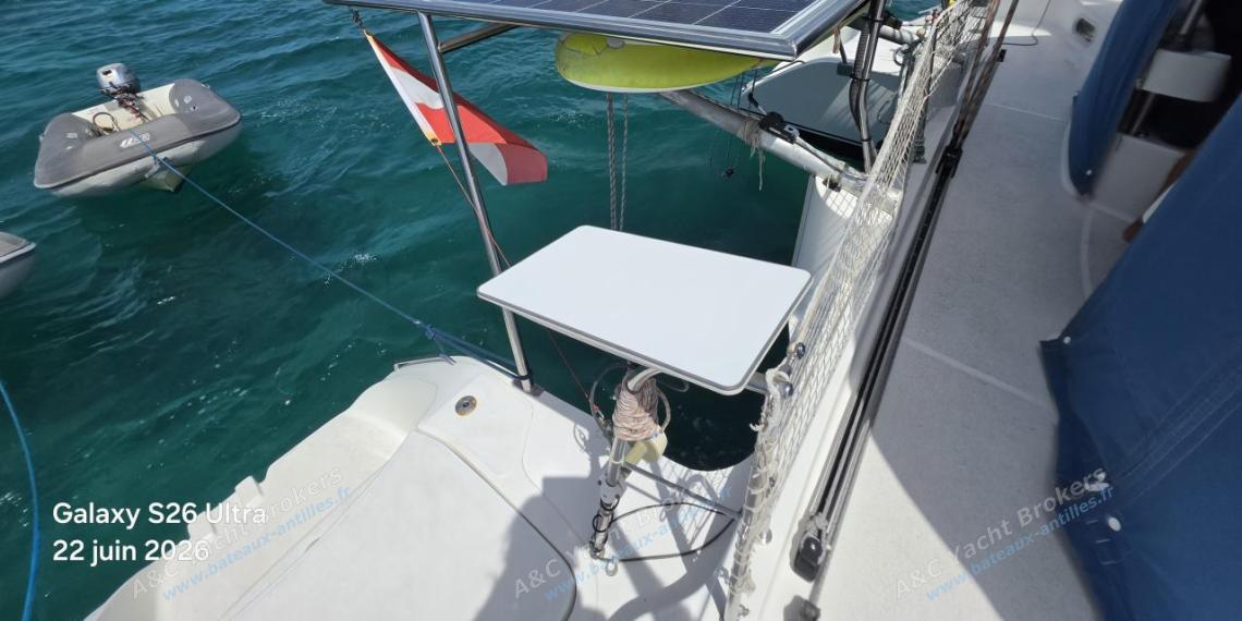 Fountaine Pajot Lavezzi 40 : Panneaux solaires autre vue Fountaine Pajot Lavezzi 40 : Panneaux solaires autre vue