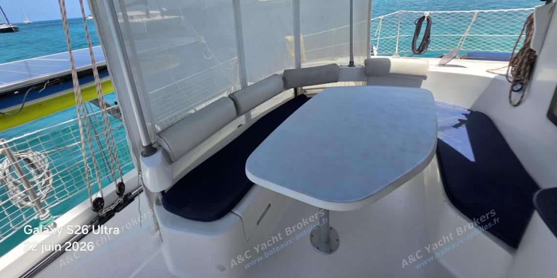 Fountaine Pajot Lavezzi 40 : Table de cockpit Fountaine Pajot Lavezzi 40 : Table de cockpit