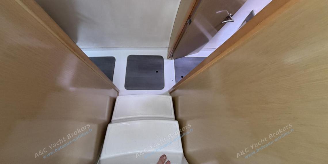 Fountaine Pajot Mahé 36 Evolution : Accès coque tribord autre vue Fountaine Pajot Mahé 36 Evolution : Accès coque tribord autre vue