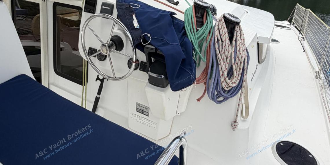 Fountaine Pajot Mahé 36 Evolution : Poste de barre Fountaine Pajot Mahé 36 Evolution : Poste de barre