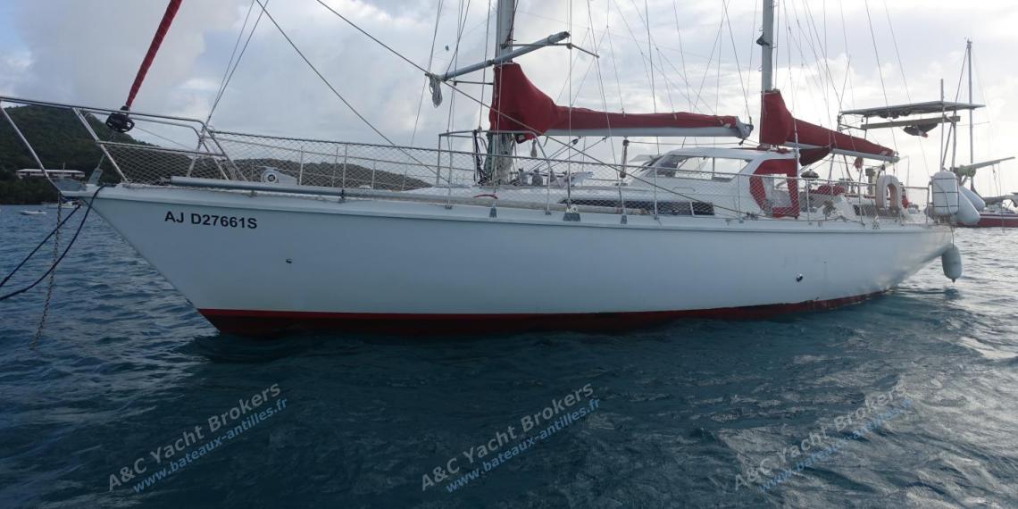 Amel Maramu : Au mouillage en Martinique Amel Maramu : Au mouillage en Martinique