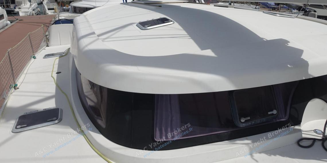 Nautitech 442 : Roof vu depuis l'étrave tribord Nautitech 442 : Roof vu depuis l'étrave tribord