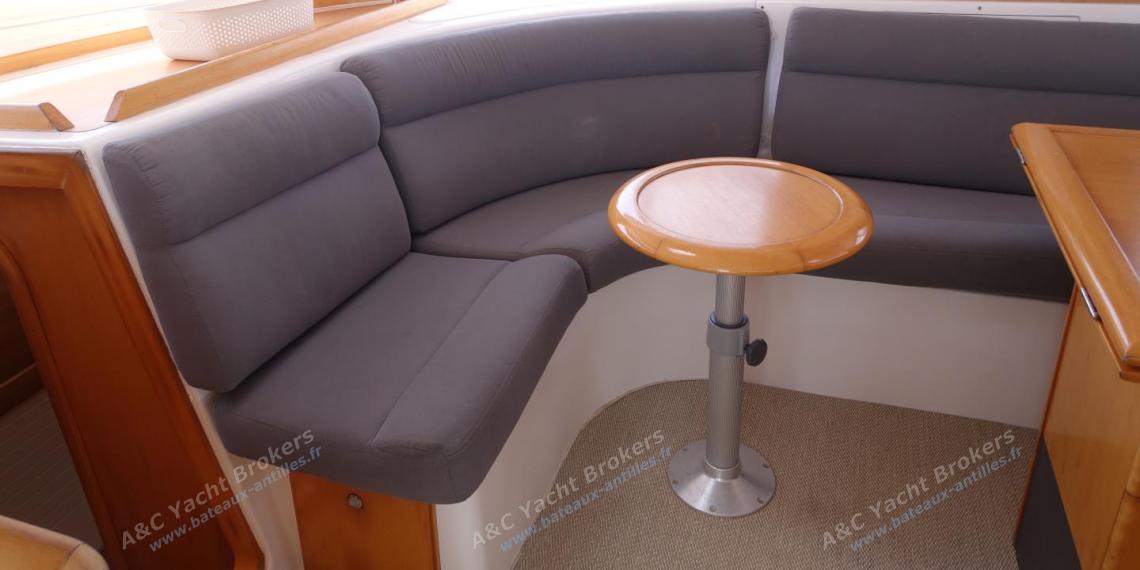 Nautitech 442 : Banquette du carré Nautitech 442 : Banquette du carré