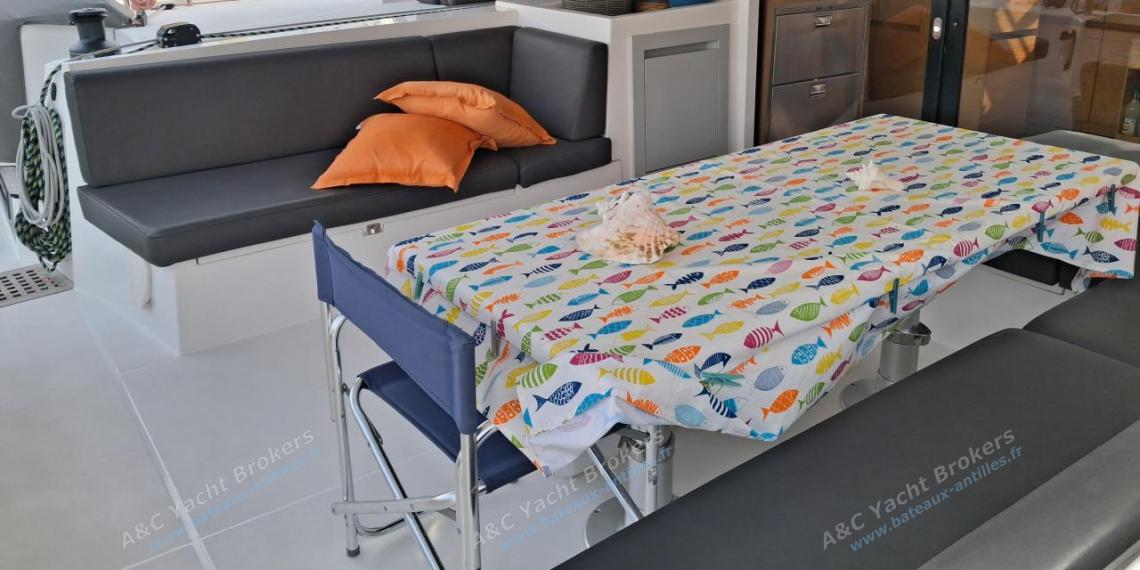 Nautitech 46 Open : Table de cockpit Nautitech 46 Open : Table de cockpit