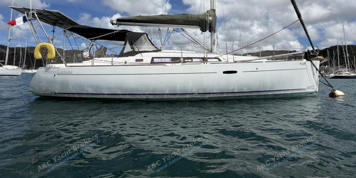 Bénéteau Oceanis 37 Limited Edition : Sur corps mort en Martinique Bénéteau Oceanis 37 Limited Edition : Sur corps mort en Martinique