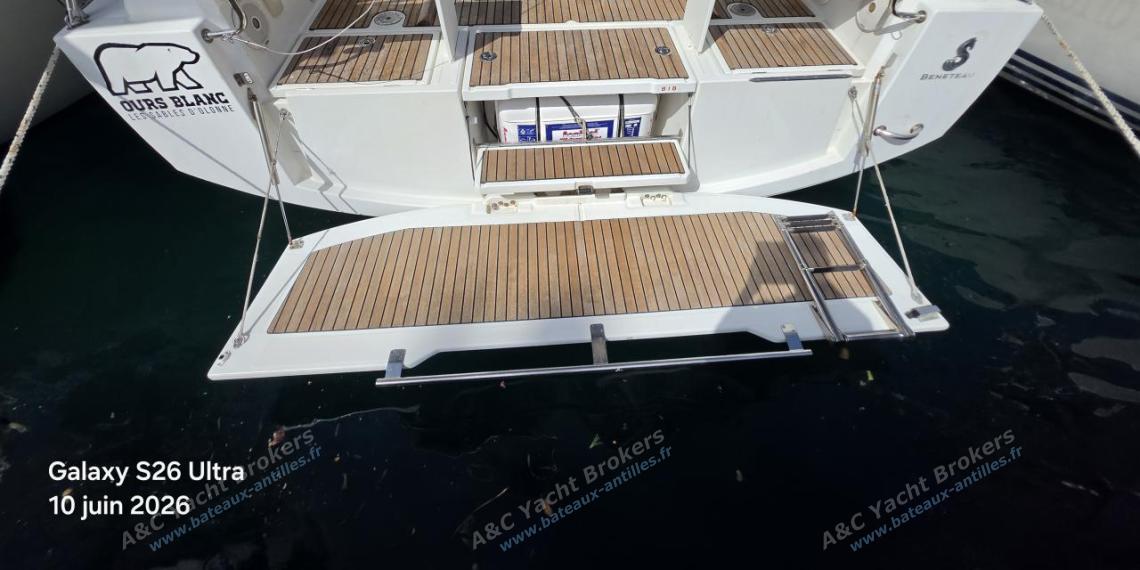 Bénéteau Oceanis 38 : Cockpit et double poste de barre Bénéteau Oceanis 38 : Cockpit et double poste de barre