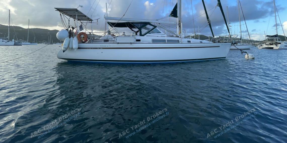 Bénéteau Oceanis 44 CC : Sur corps mort en Martinique autre vue Bénéteau Oceanis 44 CC : Sur corps mort en Martinique autre vue