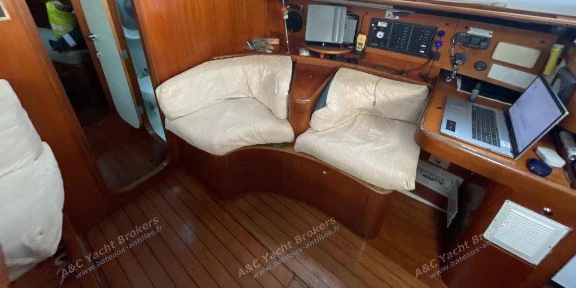 Bénéteau Oceanis 44 CC : Table à cartes Bénéteau Oceanis 44 CC : Table à cartes