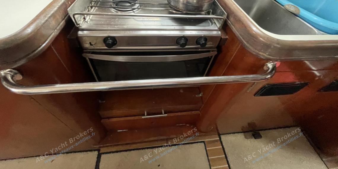 Bénéteau Oceanis 461 : Cuisinière et four Bénéteau Oceanis 461 : Cuisinière et four