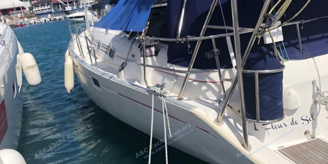 Bénéteau Oceanis 461 : En marina vue depuis le ponton Bénéteau Oceanis 461 : En marina vue depuis le ponton