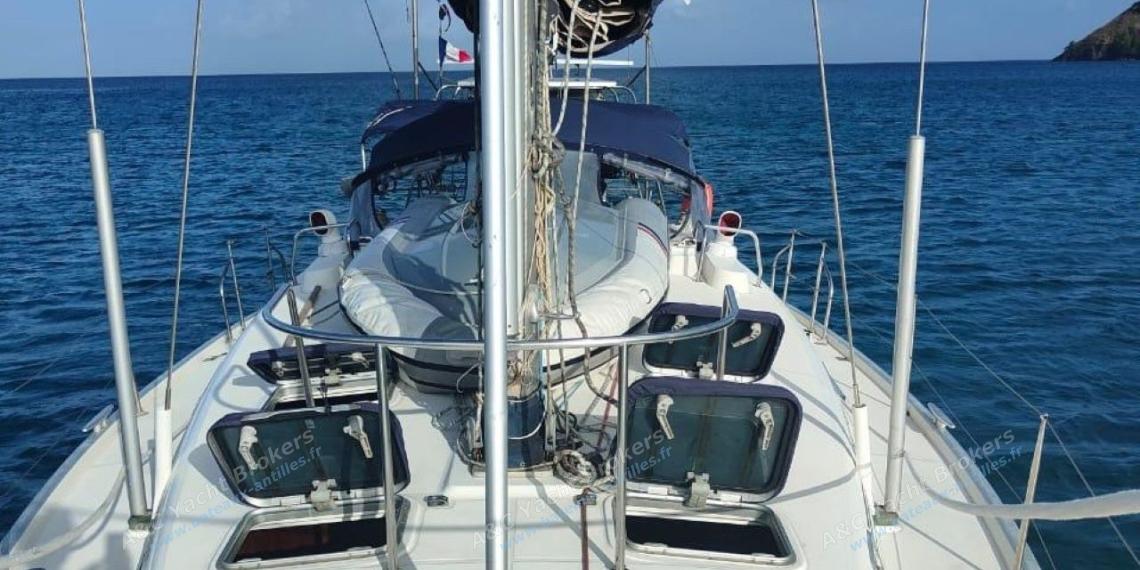Bénéteau Oceanis 461 : Roof vu depuis l'étrave Bénéteau Oceanis 461 : Roof vu depuis l'étrave