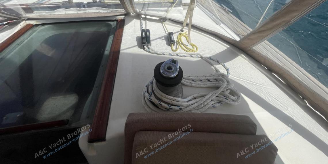 Bénéteau Oceanis 523 : Winche de roof tribord Bénéteau Oceanis 523 : Winche de roof tribord