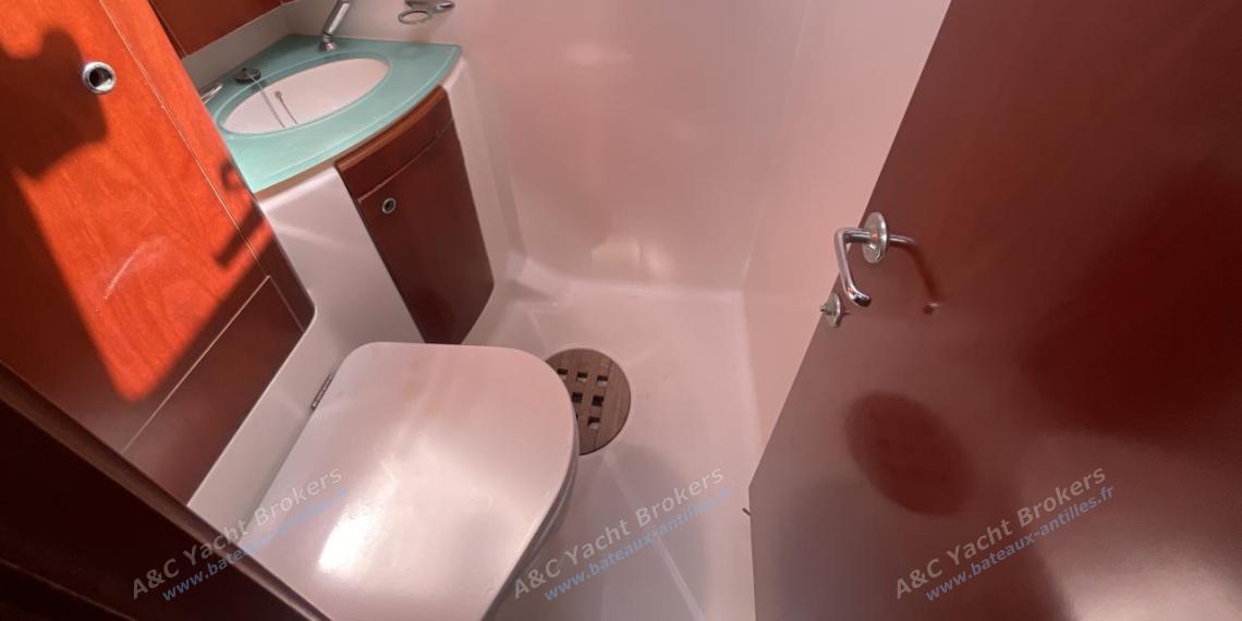 Bénéteau Oceanis 523 : Salle d'eau Bénéteau Oceanis 523 : Salle d'eau