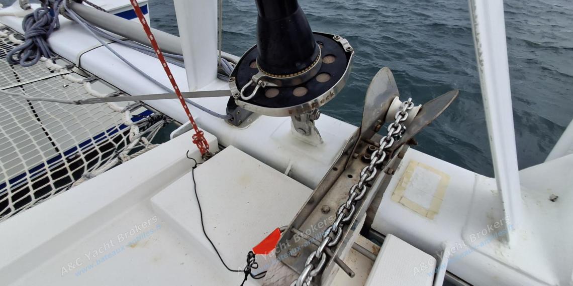 Outremer 38/40 : Emmagasineur et davier Outremer 38/40 : Emmagasineur et davier