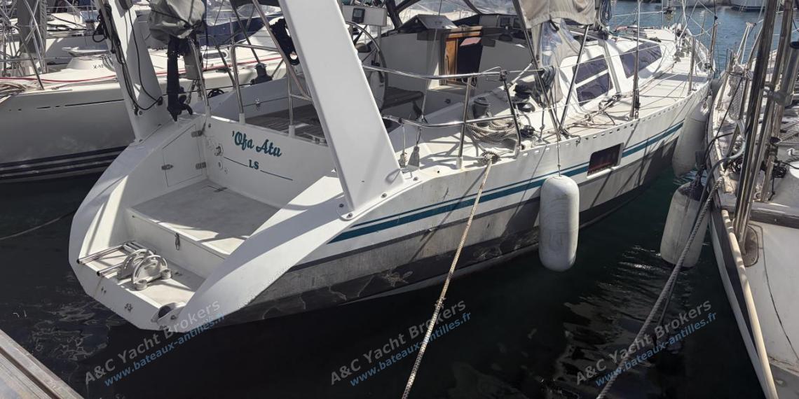 Alubat Ovni 39 : En marina Alubat Ovni 39 : En marina