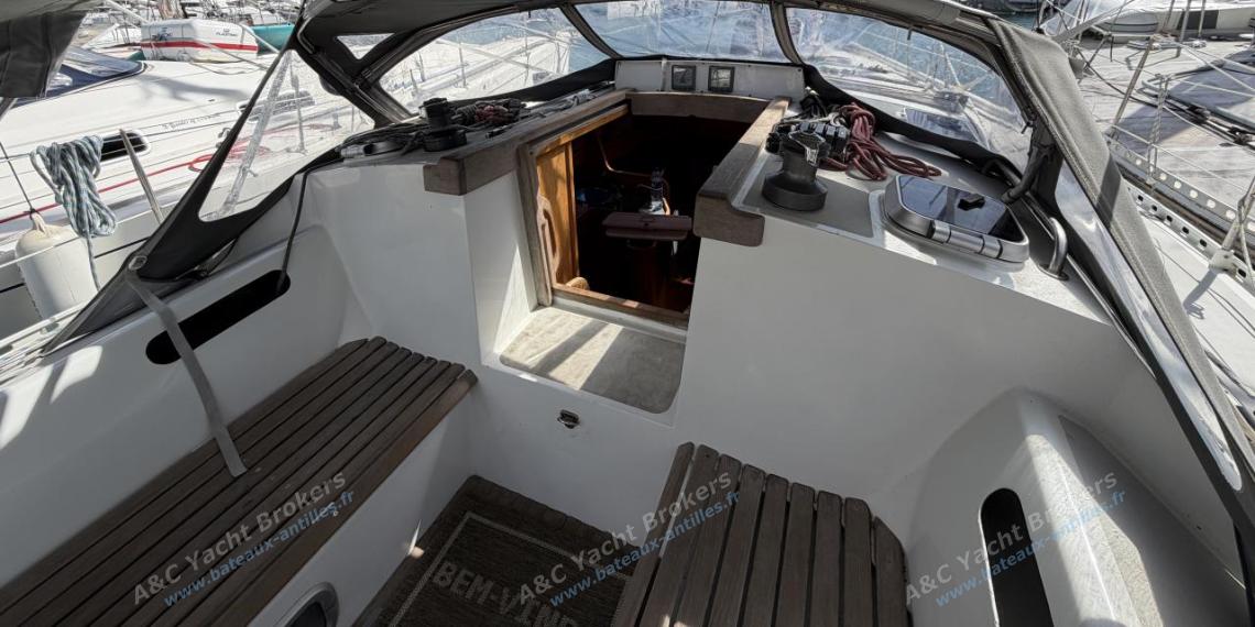 Alubat Ovni 39 : Cockpit et capote de roof Alubat Ovni 39 : Cockpit et capote de roof