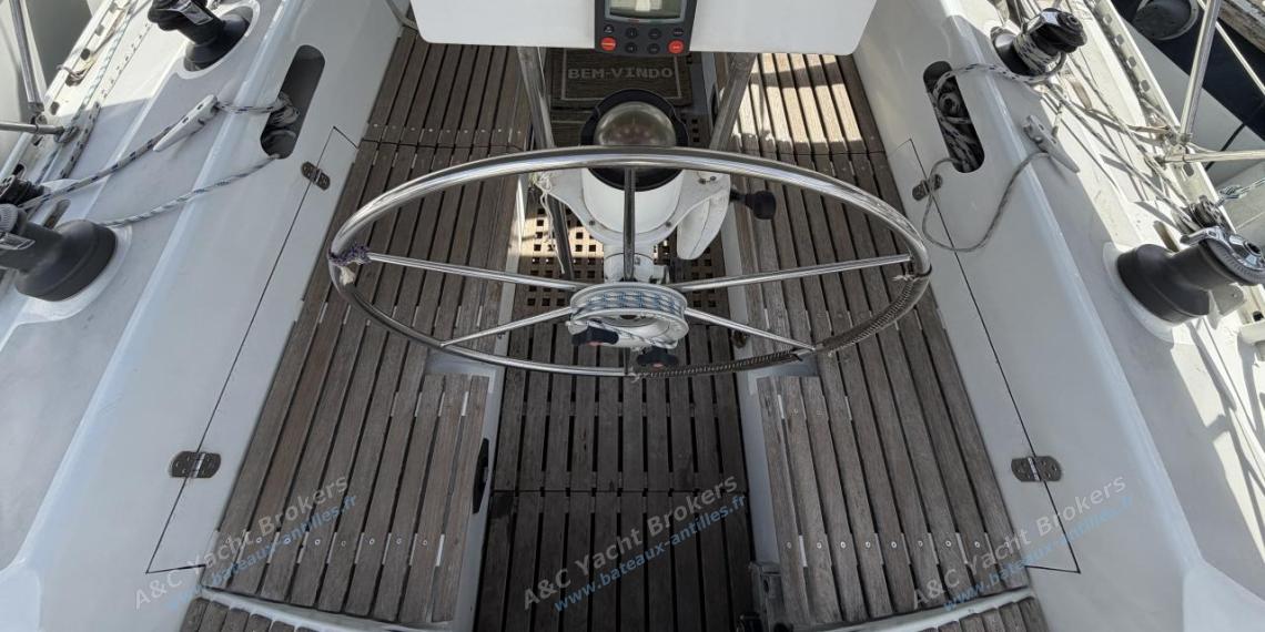 Alubat Ovni 39 : Poste de barre Alubat Ovni 39 : Poste de barre