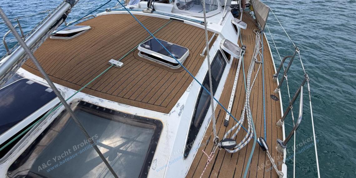 Alubat Ovni 43 : Roof et capote de roof autre vue Alubat Ovni 43 : Roof et capote de roof autre vue