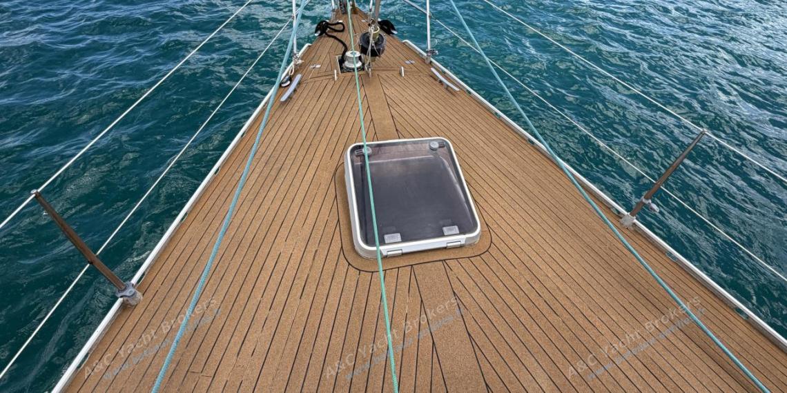 Alubat Ovni 43 : Pont avant Alubat Ovni 43 : Pont avant