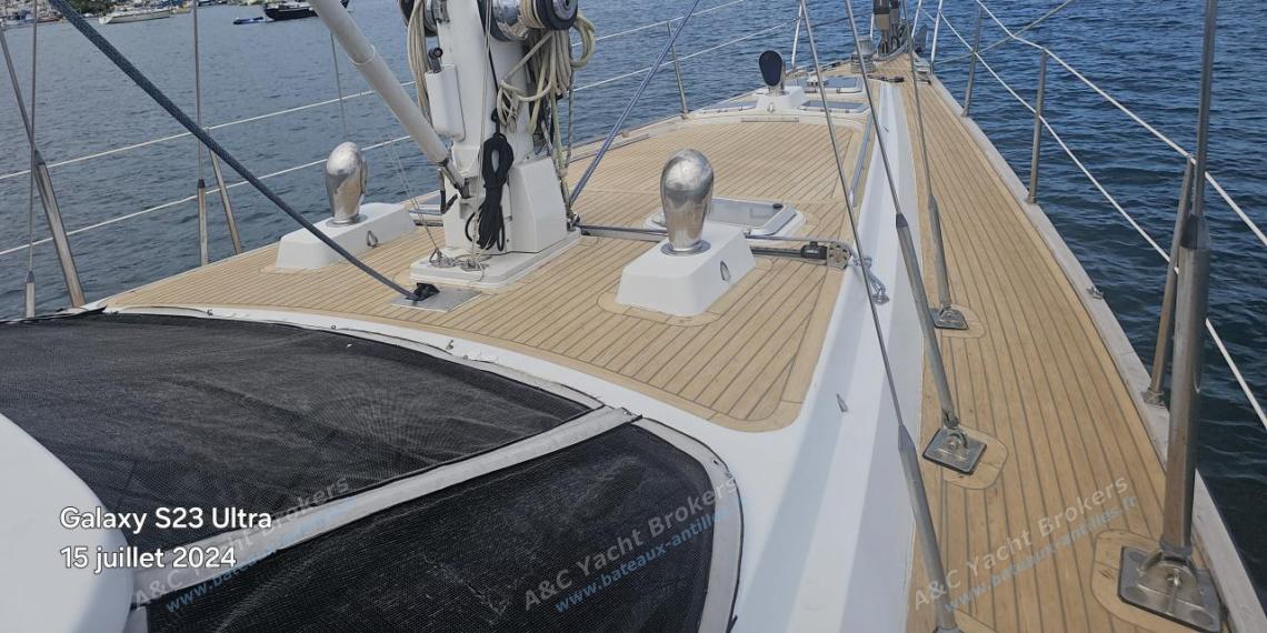 Wauquiez Pilote Saloon 60 : Passavant tribord Wauquiez Pilote Saloon 60 : Passavant tribord