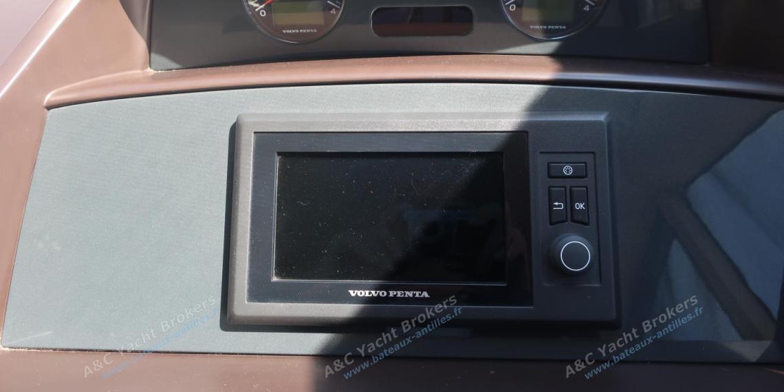 Princess 56 Fly bridge : Ecran de contrôle moteurs Princess 56 Fly bridge : Ecran de contrôle moteurs