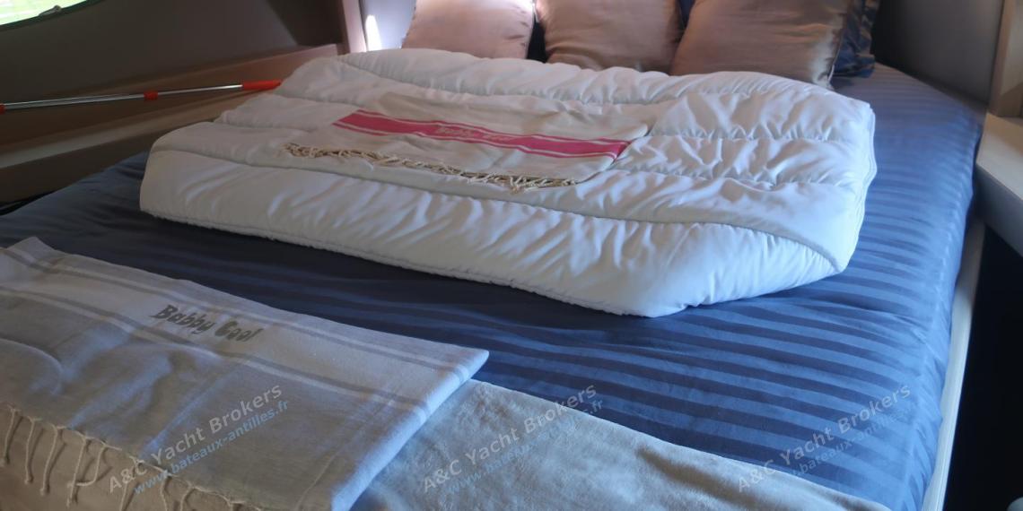 Princess 56 Fly bridge : Cabine avant double autre vue Princess 56 Fly bridge : Cabine avant double autre vue