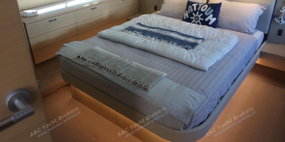 Princess 56 Fly bridge : Lit double dans cabine propriétaire Princess 56 Fly bridge : Lit double dans cabine propriétaire