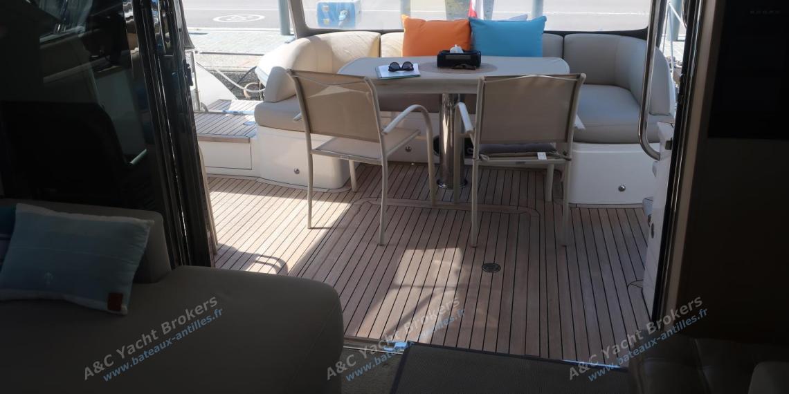 Princess 56 Fly bridge : Cockpit autre vue Princess 56 Fly bridge : Cockpit autre vue