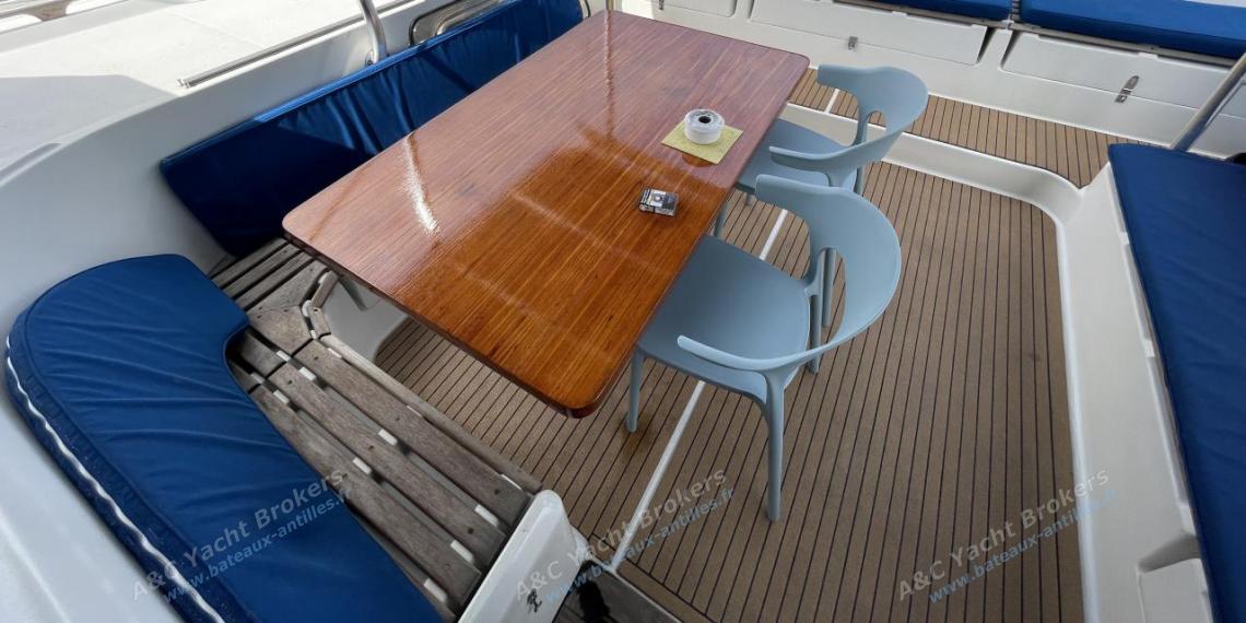 Jeantot Marine Privilege 12M : Table de cockpit Jeantot Marine Privilege 12M : Table de cockpit