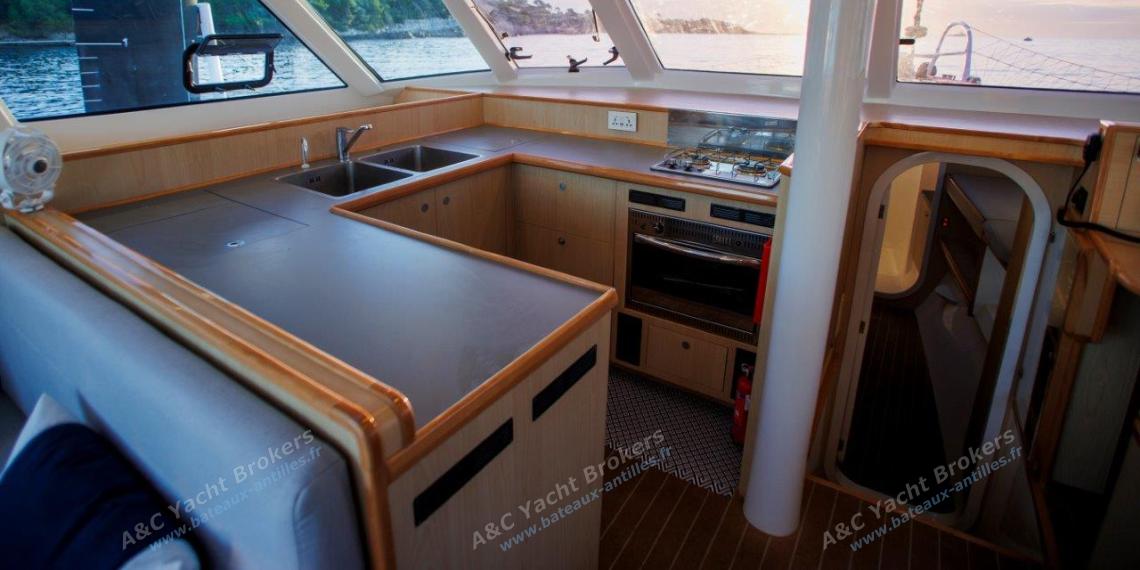 Triac Composites Rapido 53XS : Cuisine en U Triac Composites Rapido 53XS : Cuisine en U