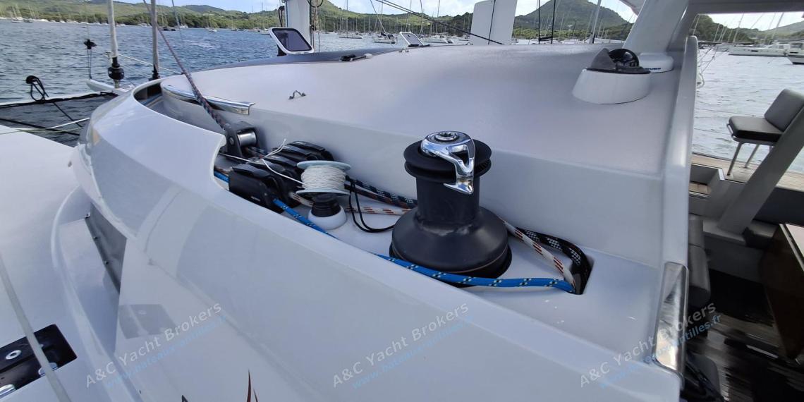 Swiss cat yachts S2C-55 : Winches au poste de barre bâbord Swiss cat yachts S2C-55 : Winches au poste de barre bâbord