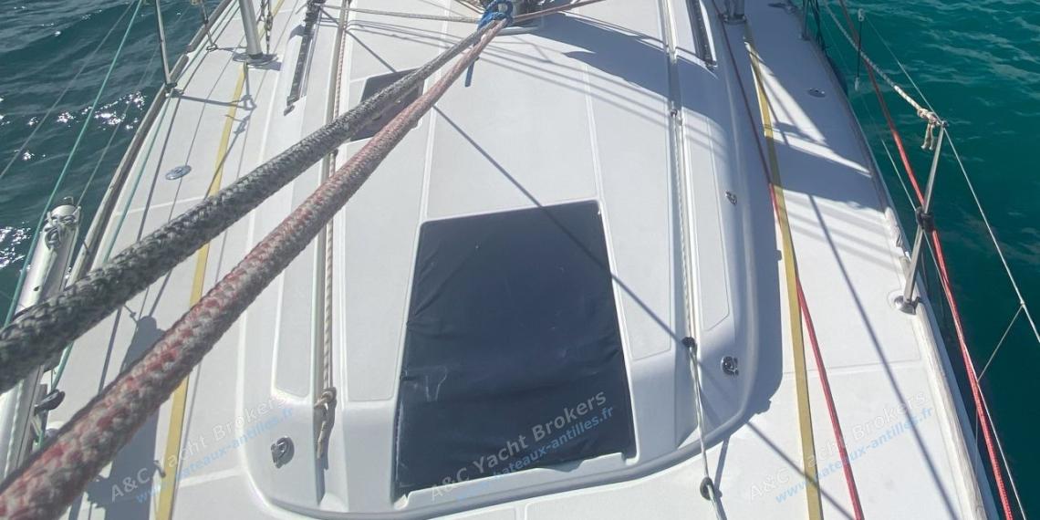 Jeanneau Sun Odyssey 409 Performance : Roof vu depuis l'étrave Jeanneau Sun Odyssey 409 Performance : Roof vu depuis l'étrave