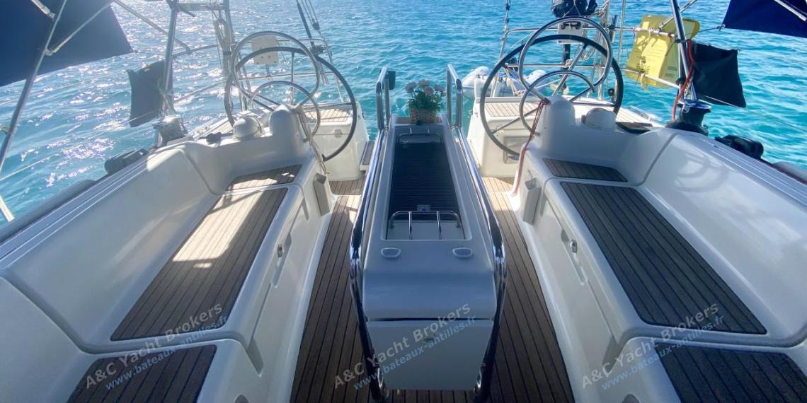 Jeanneau Sun Odyssey 409 Performance : Cockpit autre vue Jeanneau Sun Odyssey 409 Performance : Cockpit autre vue