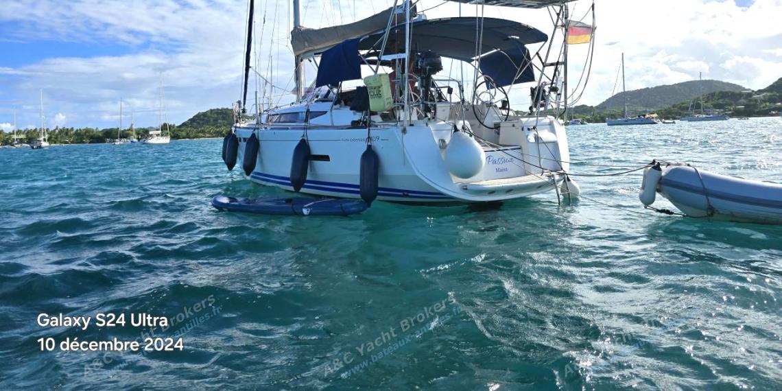 Jeanneau Sun Odyssey 409 Performance : Portique et panneaux solaires Jeanneau Sun Odyssey 409 Performance : Portique et panneaux solaires