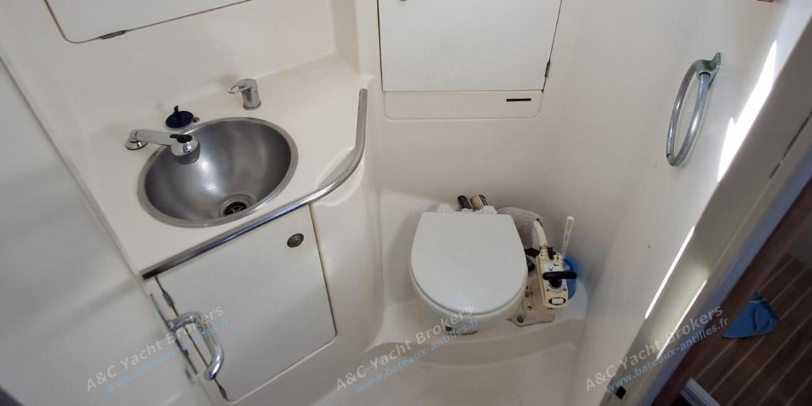 Jeanneau Sun Odyssey 42.2 : Salle d'eau arrière Jeanneau Sun Odyssey 42.2 : Salle d'eau arrière