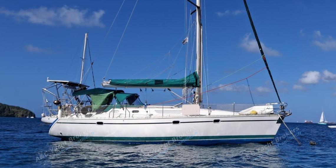 Jeanneau Sun Odyssey 42.2 : Au mouillage en Martinique Jeanneau Sun Odyssey 42.2 : Au mouillage en Martinique