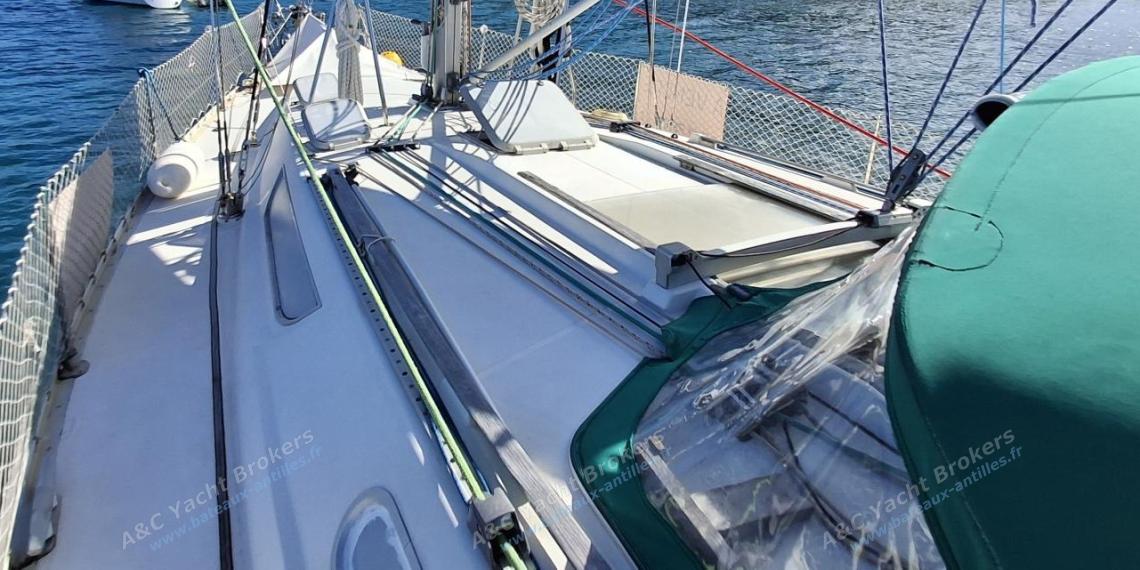 Jeanneau Sun Odyssey 42.2 : Passavant bâbord Jeanneau Sun Odyssey 42.2 : Passavant bâbord